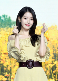 [포토]하트 만들어 보이는 아이유, 사랑스럽게!