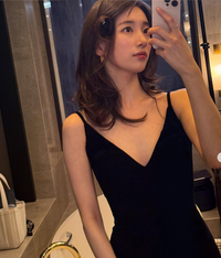 수지, 거울 셀카에 과감한 드레스까지 ‘야밤에 미모 파티’ [★SNS]