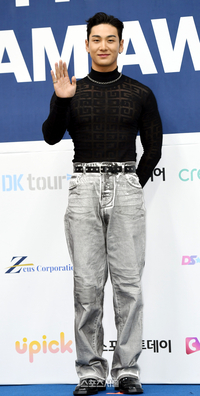 뉴이스트→솔로 성장…백호, 13년 동행한 플레디스와 작별