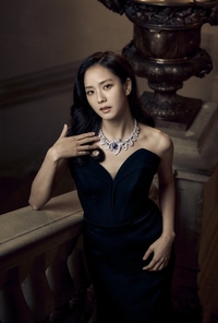 블랙핑크 지수, 26.53캐럿 실론 사파이어 목에 두르고...[★SNS]