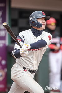 ‘나승엽 솔로포-박세웅·데이비슨 호투’ 롯데, KIA에 4-3 역전승…KIA는 ‘올러 호투’ 위안 [SS사직in]