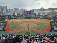 ‘시범경기 맞아?’ 사직 KIA-롯데전, 1만7328명→좌석 판매율 97.4%…내야만 열었는데 이 정도 [SS사직in]