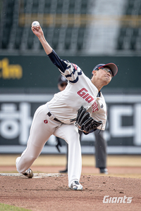 ‘148㎞’ 박세웅+‘151㎞’ 데이비슨, 다 좋은데?…롯데 선발진, 2025년 기대감 ‘UP’ [SS시선집중]