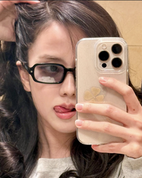 지수, 혀 낼름! 깜찍하게![★SNS]