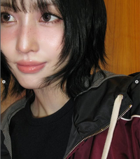 트와이스 모모 ‘인간 복숭아’美…파리 패션위크 접수하러 간다