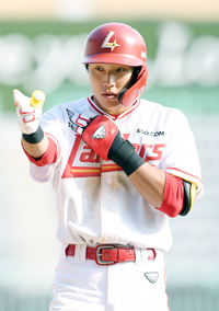 [포토]안타 세리머니 하는 SSG 박지환