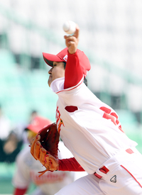 [포토]힘차게 공 뿌리는 SSG 신지환