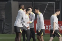 동료들이 뜯어 말렸다…‘말다툼’에 밀치기까지, UCL 2차전 앞둔 살라와 아놀드는 왜 충돌했나