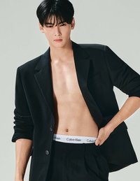 차은우, ‘상의 탈의’ 화보 공개…남성미로 여심 저격