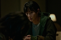 권유리, 미스터리 스릴러 영화 ‘침범’으로 새로운 얼굴 선보인다…한국 영화 예매율 1위, 흥행 청신호