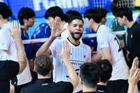 7시즌 만에 박철우 넘고 ‘통산 득점 1위’ 6637점…레오, 최고 외인 넘어 V리그 ‘리빙 레전드’로