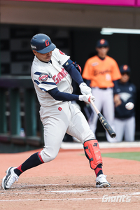 이제 ‘120m 2루타’ 없겠네…전준우, 펜스 ‘살짝’ 넘긴 홈런→지난해면 어땠을까 [SS시선집중]