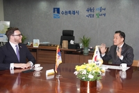 주한 세르비아 대사 “스마트시티 모델로 수원시 소개하고 싶다”... 이재준 “좋은 제안이다”