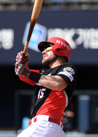 [포토]KIA 위즈덤, 두산과의 시범경기에서 첫 홈런