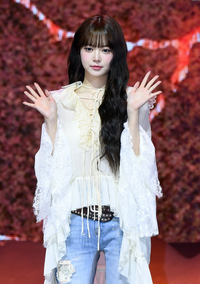 [포토]르세라핌 홍은채, 반가운 손인사