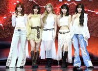 [포토]미니 5집 ‘HOT’ 발매한 르세라핌, ‘핫!해요’