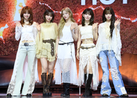 [포토]르세라핌, ‘HOT’ 발표하며 컴백