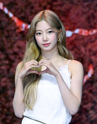 [포토]르세라핌 카즈하, 하트 받아주세요!