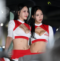 [포토] 킨텍스의 여신은? 유리안과 제바!