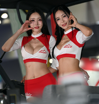 [포토] 경기국제보트쇼의 유리안과 제바, 팬들에게 사랑을 드려요~