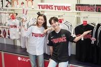 LG 트윈스 굿즈 매장부터 이정후-오타니 경기 ‘직관’까지…야구가 효자네 효자!