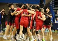 BNK, 우승 확률 ‘72.7%’ 잡았다!…박정은 “준비한대로” vs 위성우 “2차전 총력”