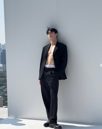 차은우, 화보 촬영 현장 공개…명품 복근으로 팬심 저격 !