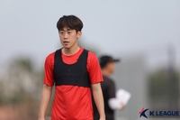 1년 ‘임대’라지만…포항은 왜 겨울 이적시장에 데려온 윙어 김범수를 수비수 조성욱과 맞바꿨나