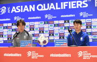 [포토]공식 기자회견 하는 홍명보 감독과 손흥민