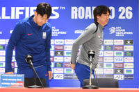 [포토]기자회견 마친 손흥민과 홍명보 감독