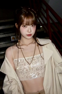 르세라핌 홍은채, 복근 공개 과감한 패션으로[★SNS]