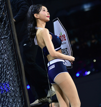 20인치 개미허리 모델 이시아, 장충체육관을 녹인 로드FC 로드걸의 위엄!