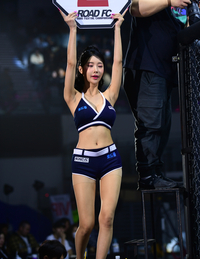 20인치 개미허리 모델 이시아, 너무 잘록하죠~ [포토]