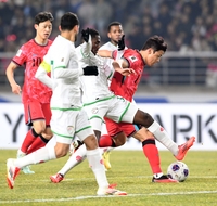 이게 이강인이다! ‘환상 킬패스’→황희찬 왼발 선제골 폭발 [한국-오만]