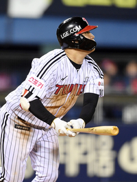 개막 첫 ‘홈런’ 터졌다! LG 문보경, 반즈 상대 ‘투런’…시범경기 타율 0.353→시작부터 ‘대포’ [SS잠실in]