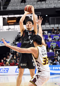 kt, 2위 LG 꺾고 4강 PO ‘청신호’…고른 득점 빛났다