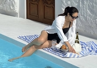 최동석과 이혼 박지윤, 생일 맞아 수영복 몸매 공개[★SNS]