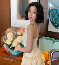 권은비, 워터밤 말고 봄꽃 축제 가야겠네 ‘단발 여신 등극’ [★SNS]