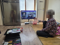 삼척시노인복지관, 취약어르신께 TV 전달