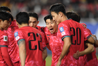 [포토] 손흥민 ‘끝까지 승리 지켜야 해’