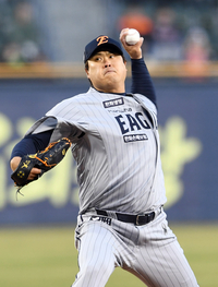 [포토]한화 류현진, 시즌 첫 승을 향해!