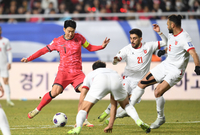 [포토] 손흥민 ‘몇명이 온거야?’