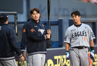 [포토] 류현진 ‘오늘 한 방 부탁해’