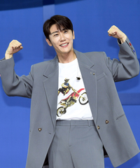 안동 출신 영탁, 산불 피해 복구 위해 1억 기부