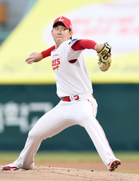 [포토]SSG 송영진, 롯데전 선발 등판