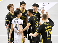 황택의 ‘완벽’ 운영+삼각편대 49득점 합작…KB손해보험, PO 1차전 기선제압→‘89.4%’ 확률 잡았다[현장리뷰]
