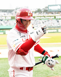 [포토]SSG 최지훈, 롯데 김진욱 상대 선두 타자 홈런