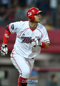 [단독] ‘최강야구’ 서동욱, 전직 프로야구선수의 베스트셀러 도전기…야구 상식 에세이 ‘야구는 눈치게임’ 출간