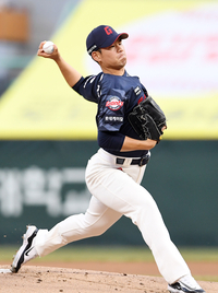 [포토]롯데 김진욱, SSG 상대 역투