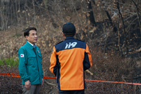 김진태 지사, 의성 산불 헬기 추락사고 현장 긴급 이동...“현장대원 안전 거듭 당부”